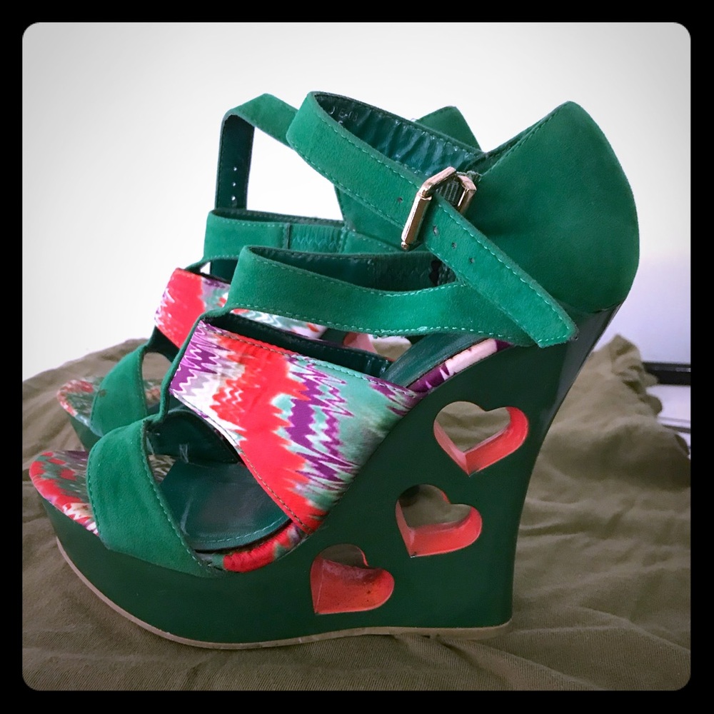 Fashionable, Stylish Wedges Size 8... YES!